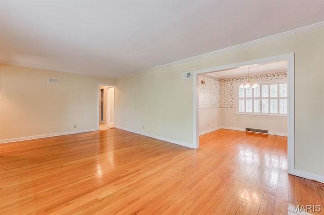 4 Winnetka Lane, Glendale, MO 63122
