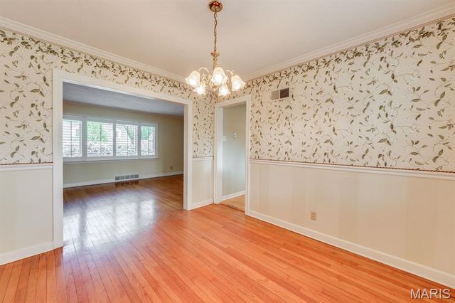 4 Winnetka Lane, Glendale, MO 63122