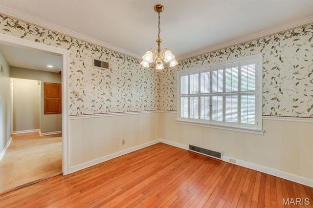 4 Winnetka Lane, Glendale, MO 63122