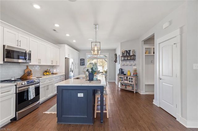 7159 Stokes DR, Hayes, VA 23072