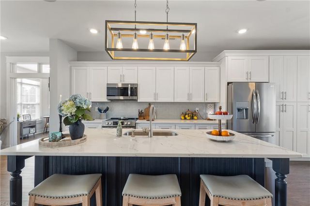 7159 Stokes DR, Hayes, VA 23072