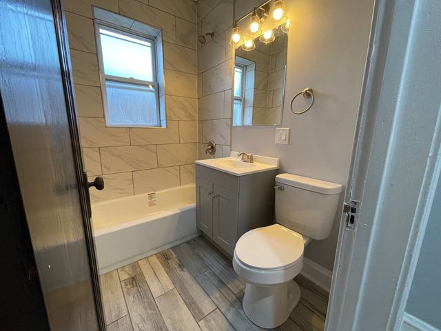 4247 W DIVISION Street 2F, Chicago, IL 60651