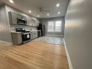 4247 W DIVISION Street 2F, Chicago, IL 60651