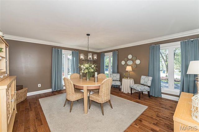 416 Hibler Woods Court, Creve Coeur, MO 63141