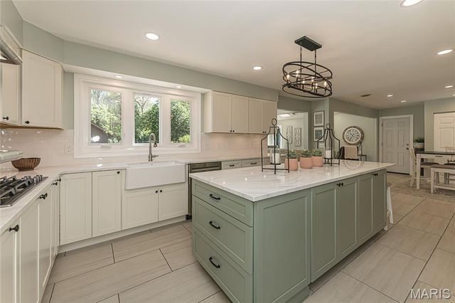 416 Hibler Woods Court, Creve Coeur, MO 63141