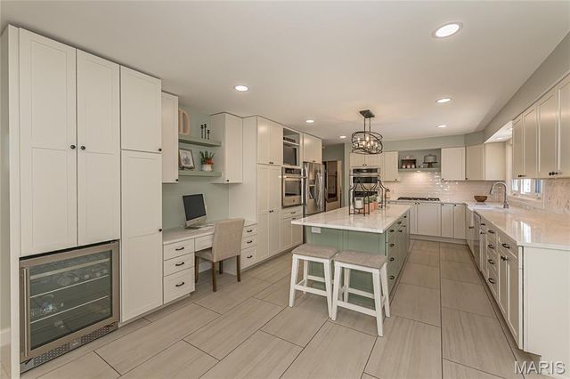 416 Hibler Woods Court, Creve Coeur, MO 63141