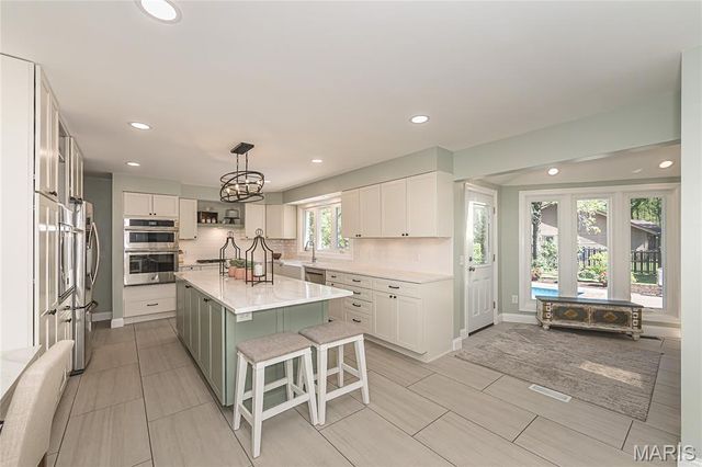 416 Hibler Woods Court, Creve Coeur, MO 63141