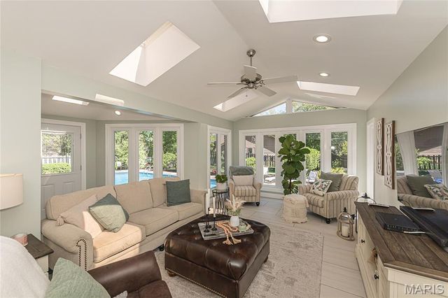 416 Hibler Woods Court, Creve Coeur, MO 63141