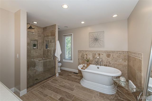 416 Hibler Woods Court, Creve Coeur, MO 63141