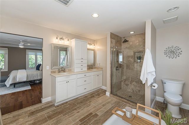 416 Hibler Woods Court, Creve Coeur, MO 63141