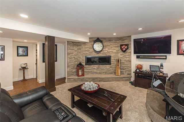 416 Hibler Woods Court, Creve Coeur, MO 63141