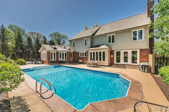 416 Hibler Woods Court, Creve Coeur, MO 63141
