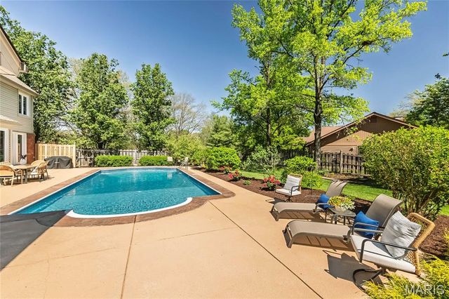 416 Hibler Woods Court, Creve Coeur, MO 63141