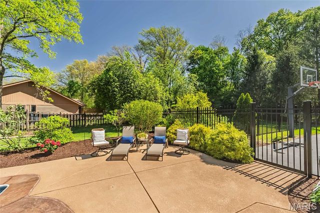 416 Hibler Woods Court, Creve Coeur, MO 63141