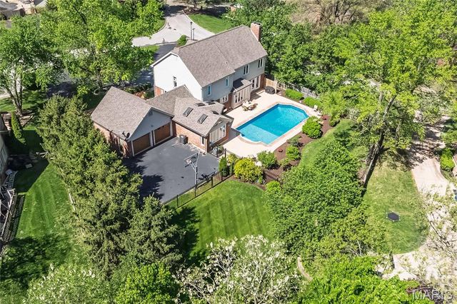 416 Hibler Woods Court, Creve Coeur, MO 63141