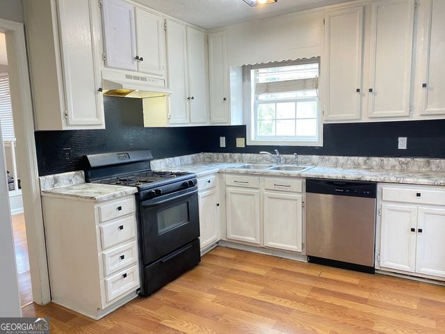 407 Sheppard Xing Court, Stone Mountain, GA 30083