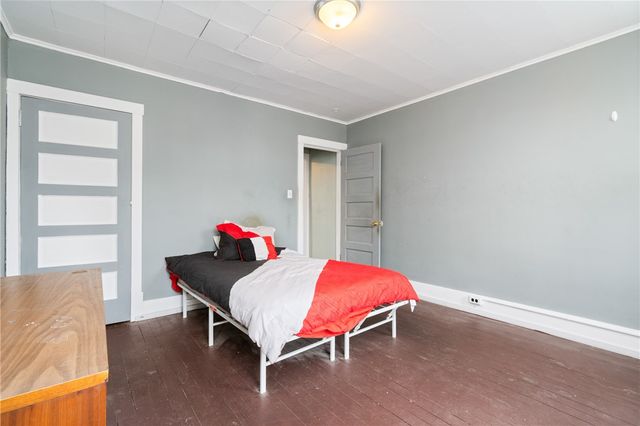 432 Antisbury St, Braddock, PA 15104