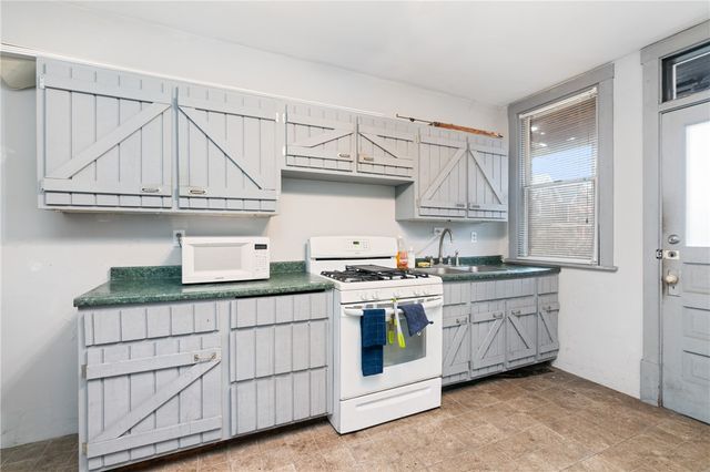 432 Antisbury St, Braddock, PA 15104