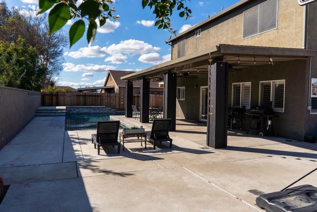 6904 Melody Ct, Hughson, CA 95326