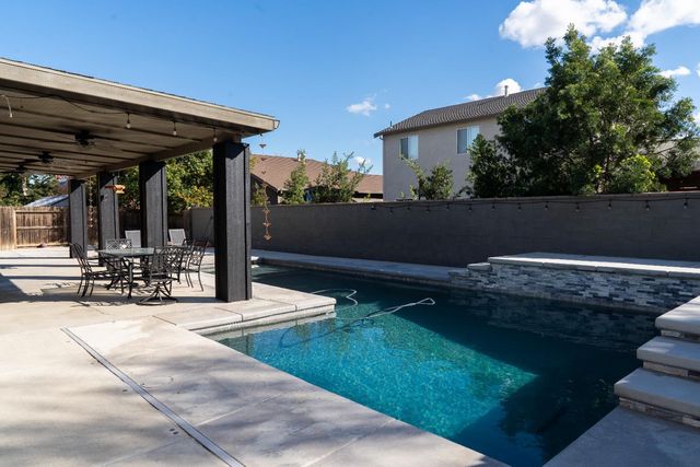 6904 Melody Ct, Hughson, CA 95326