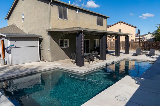 6904 Melody Ct, Hughson, CA 95326