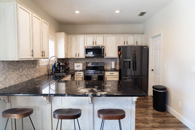 6904 Melody Ct, Hughson, CA 95326