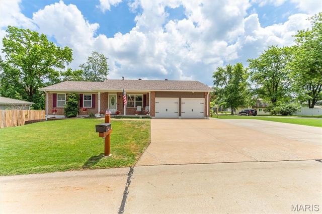1308 Cave Springs Estate Drive, St Peters, MO 63376