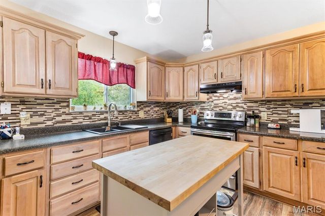 1308 Cave Springs Estate Drive, St Peters, MO 63376
