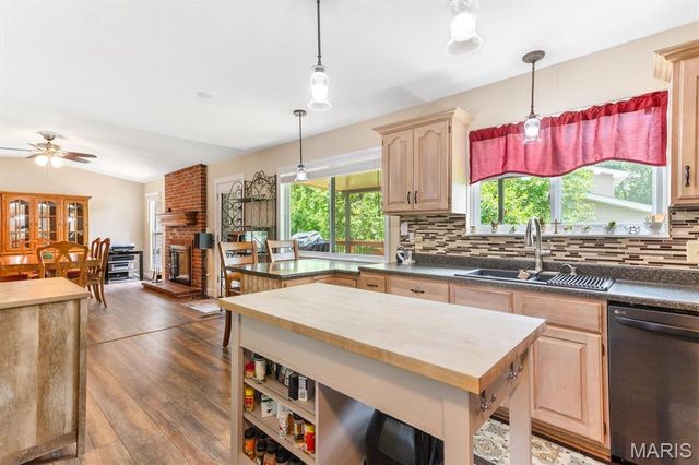 1308 Cave Springs Estate Drive, St Peters, MO 63376