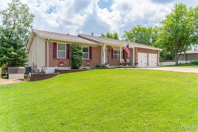 1308 Cave Springs Estate Drive, St Peters, MO 63376