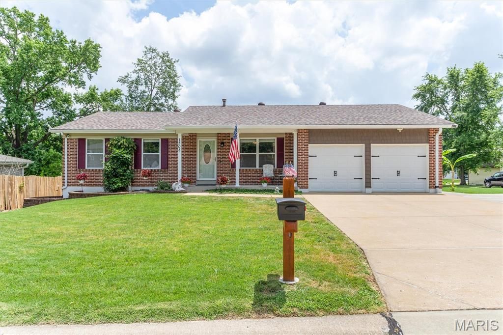 1308 Cave Springs Estate Drive, St Peters, MO 63376