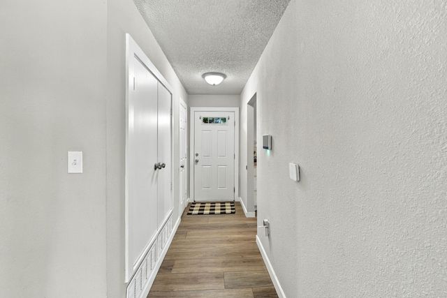 1404 Hillside Drive, Midlothian, TX 76065