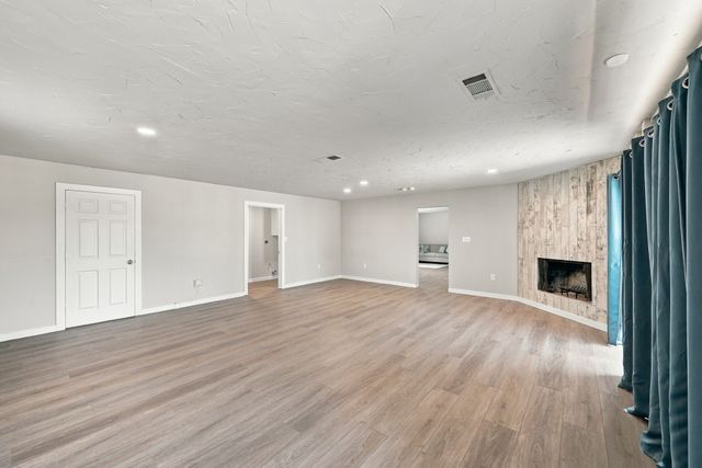 1404 Hillside Drive, Midlothian, TX 76065