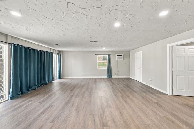 1404 Hillside Drive, Midlothian, TX 76065