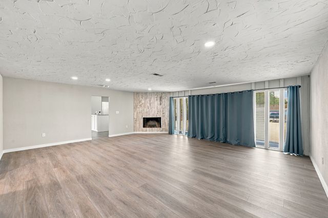 1404 Hillside Drive, Midlothian, TX 76065