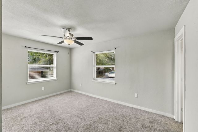 1404 Hillside Drive, Midlothian, TX 76065