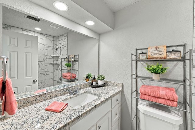 1404 Hillside Drive, Midlothian, TX 76065