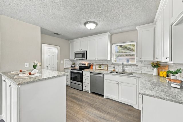 1404 Hillside Drive, Midlothian, TX 76065