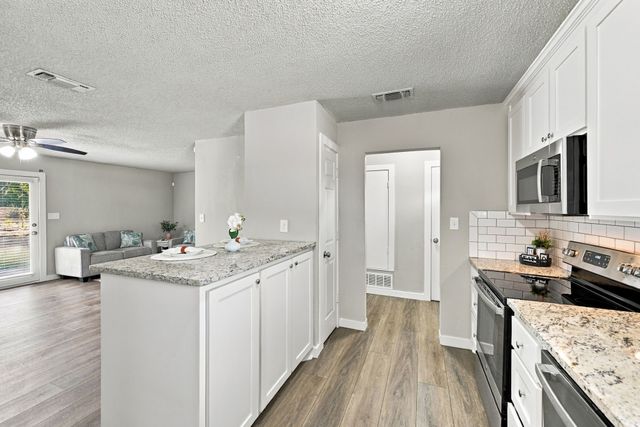 1404 Hillside Drive, Midlothian, TX 76065