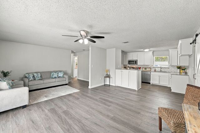 1404 Hillside Drive, Midlothian, TX 76065