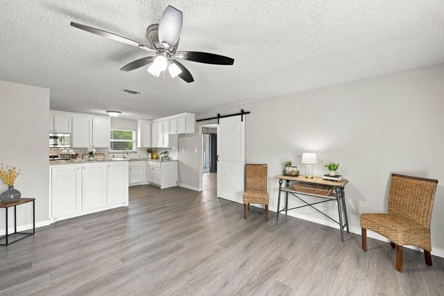 1404 Hillside Drive, Midlothian, TX 76065