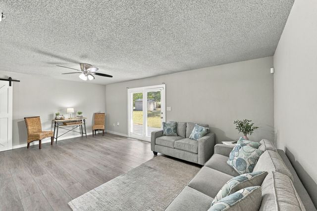 1404 Hillside Drive, Midlothian, TX 76065