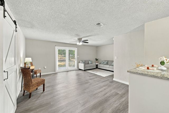 1404 Hillside Drive, Midlothian, TX 76065