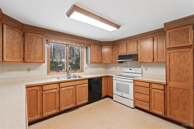 127 Savaria Drive, Geddes, NY 13209