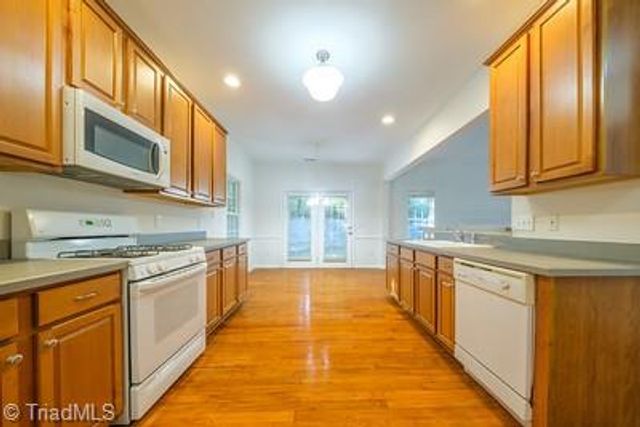 5536 Reynolda Road, Winston-salem, NC 27106