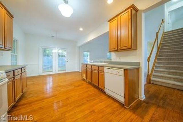 5536 Reynolda Road, Winston-salem, NC 27106