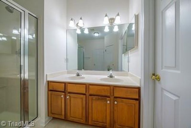 5536 Reynolda Road, Winston-salem, NC 27106