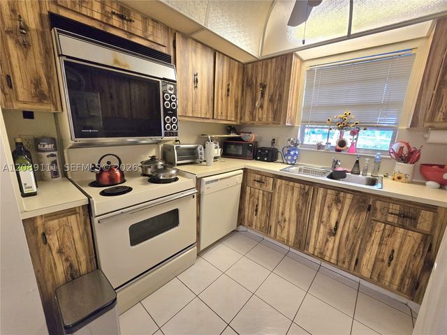 5162 Lakefront Blvd D, Delray Beach, FL 33484