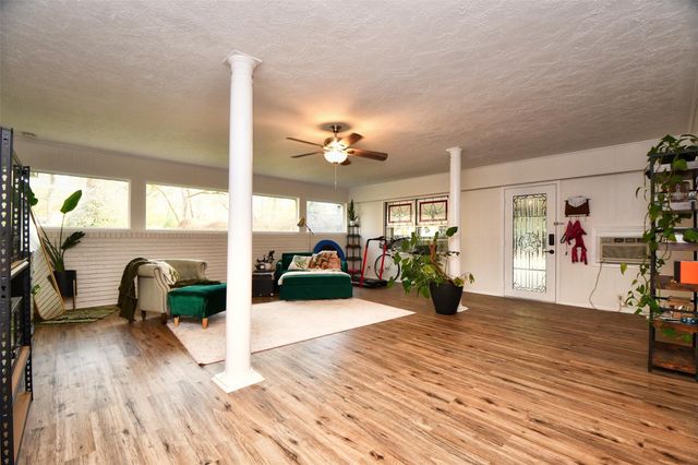 2019 N Thompson Street, Conroe, TX 77301