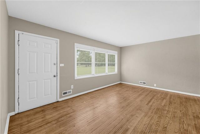 7310 Ruskin Way, Kansas City, MO 64134